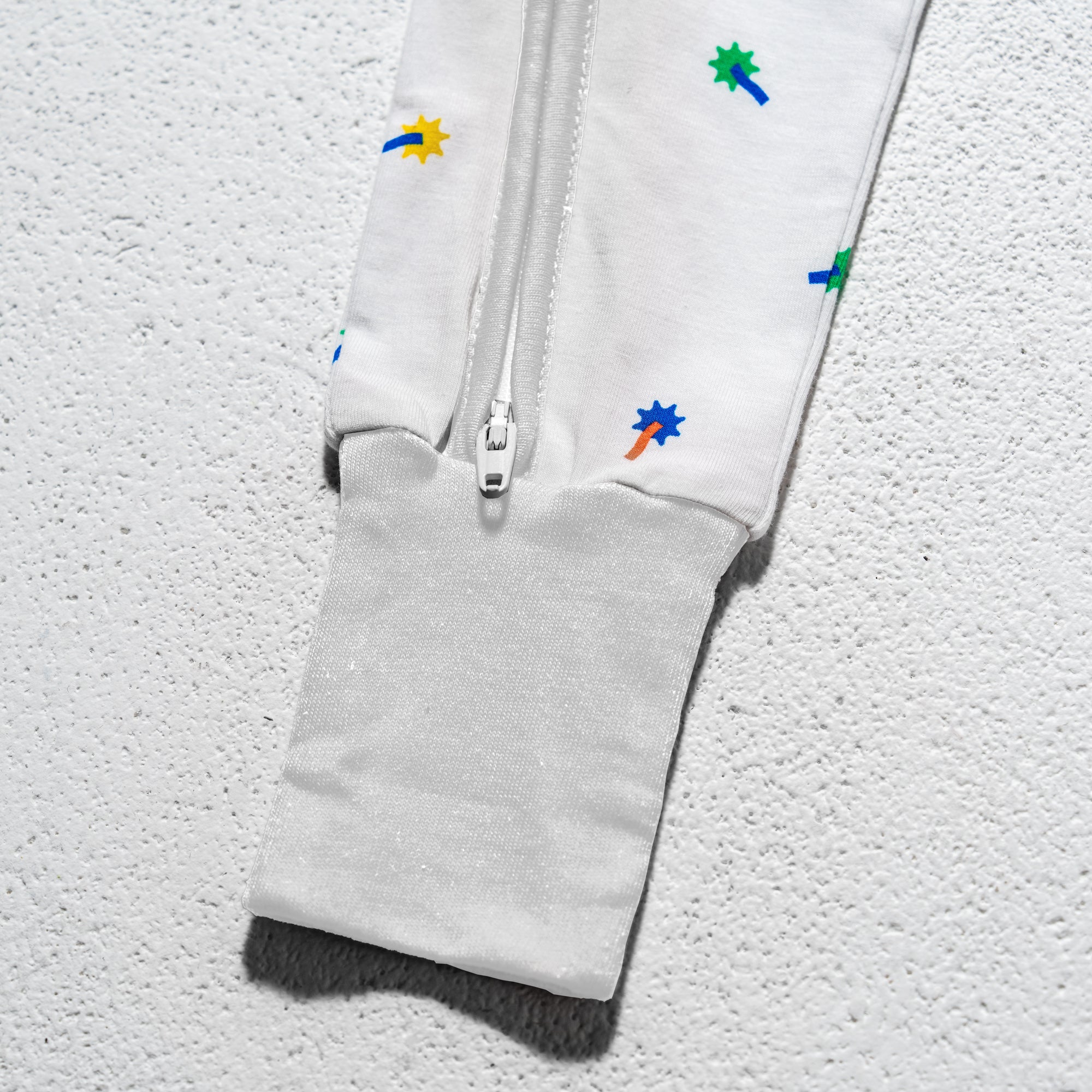 C01_Through the Palms01